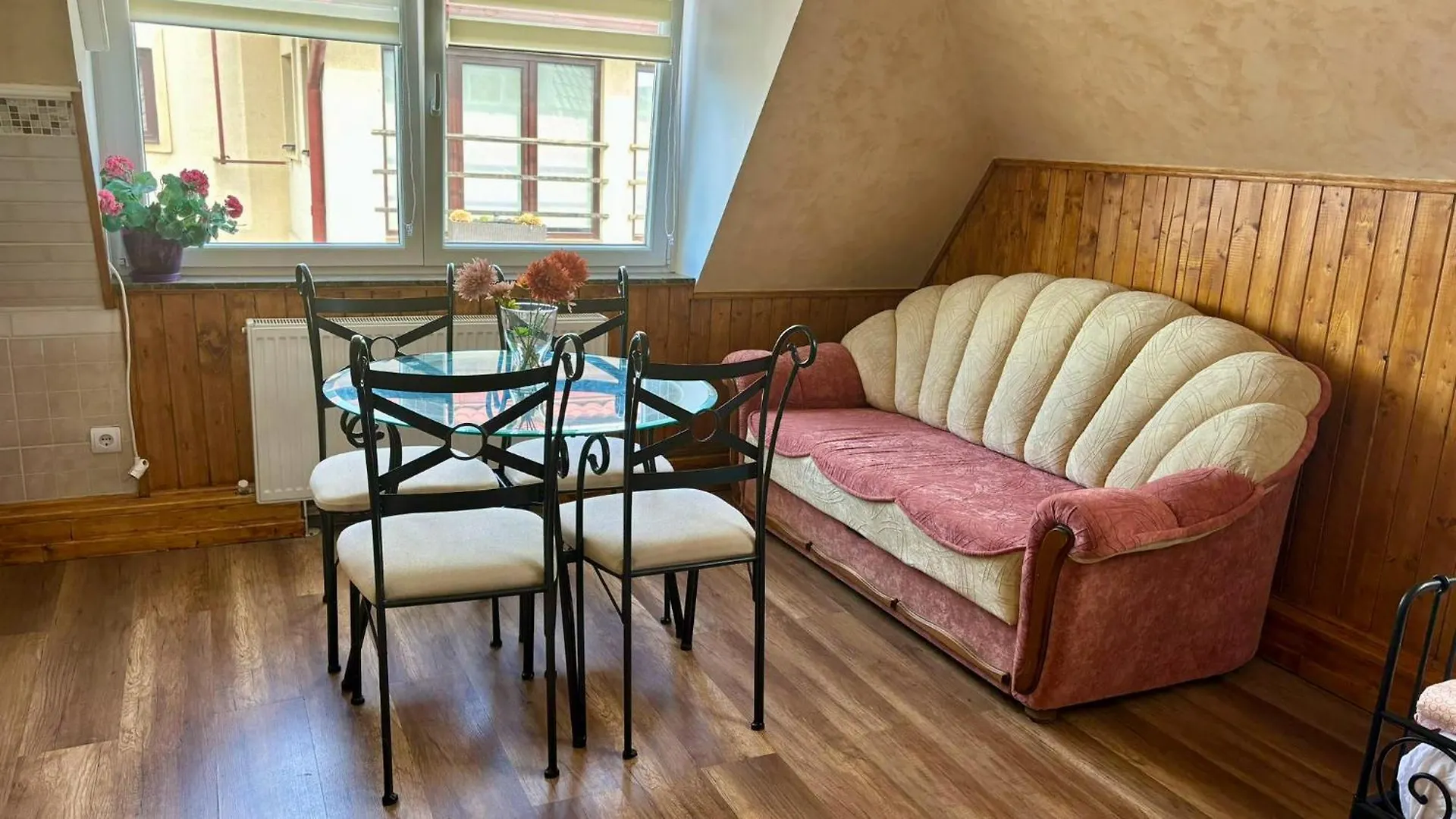 Appartamento Charming Retreat For Large Groups Bucarest Romania