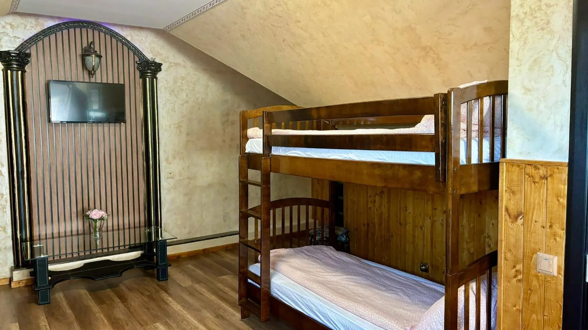 Appartamento Charming Retreat For Large Groups Bucarest