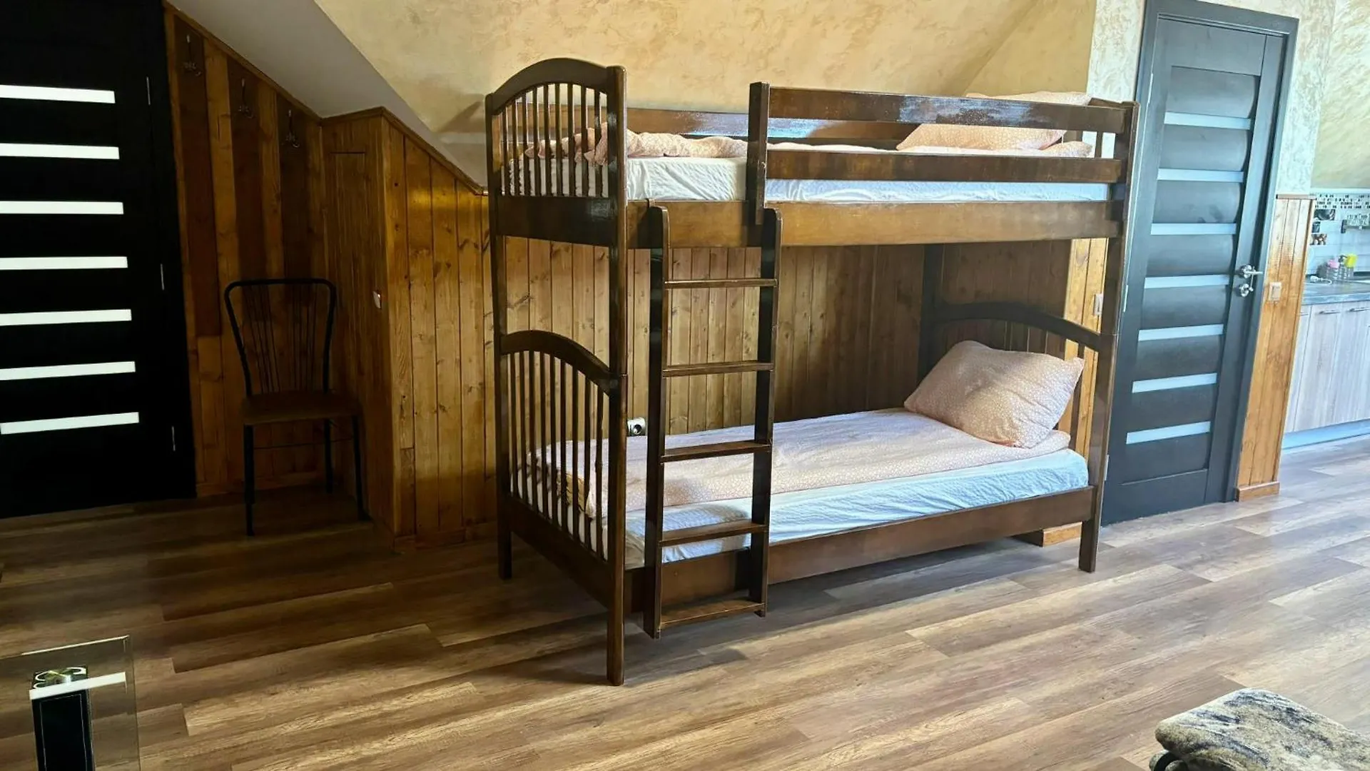 Appartamento Charming Retreat For Large Groups Bucarest