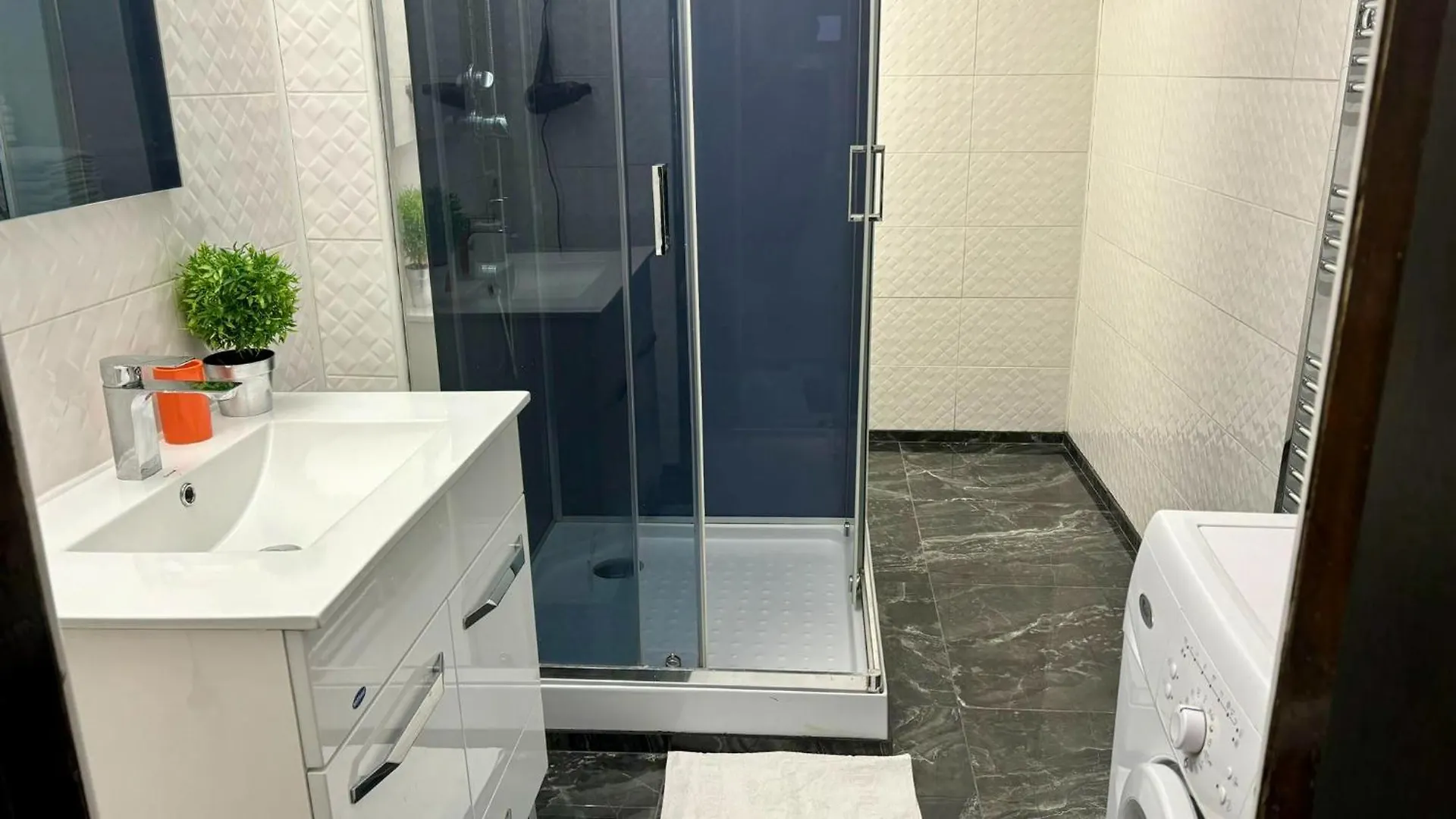 Apartament Charming Retreat For Large Groups Bukareszt